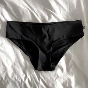 Mid rise black swim bottom
